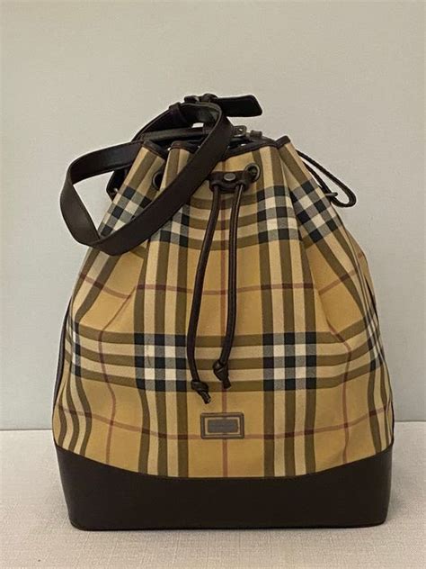 borsa burberry secchiello usata